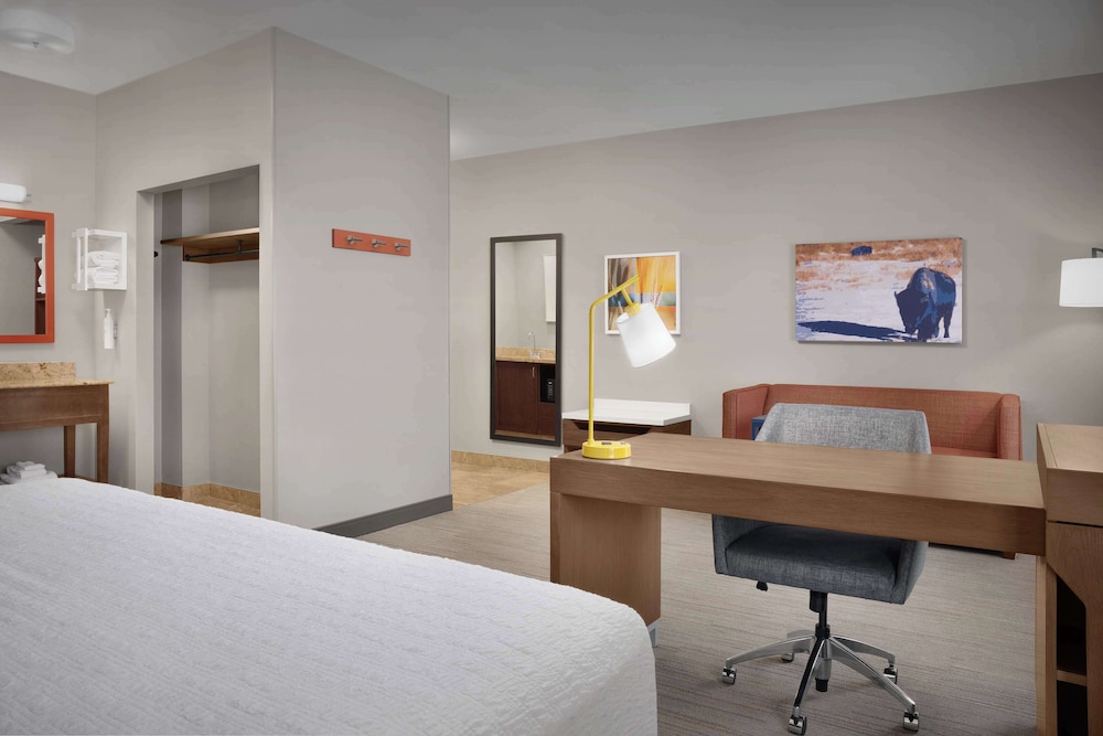 Hampton Inn & Suites Williston - photo 17