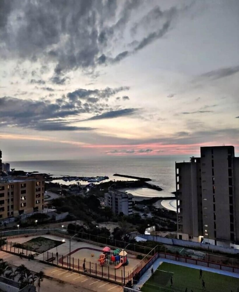Miramar Suites — hotel in Caracas