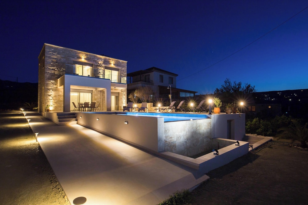 Amfitriti Villa — 4-Star Luxury Hotel in Kissamos, Greece