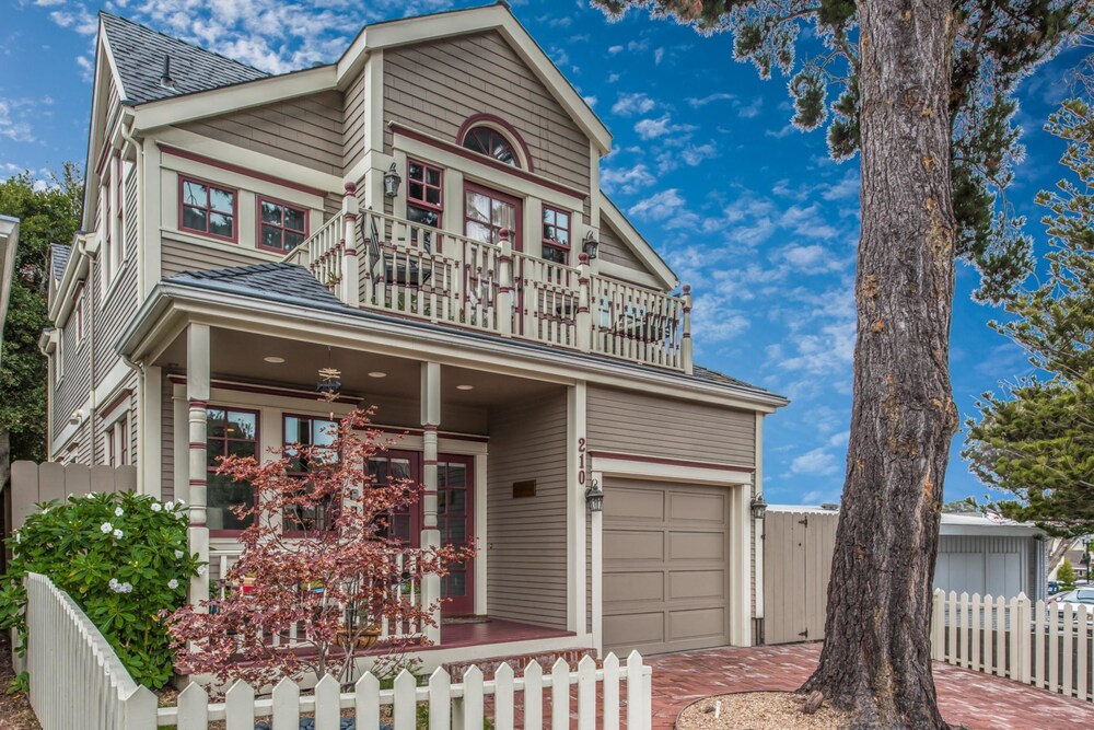3703 La Gloria Cottage by the Sea — 4-Star Luxury Hotel in Pacific Grove, United States