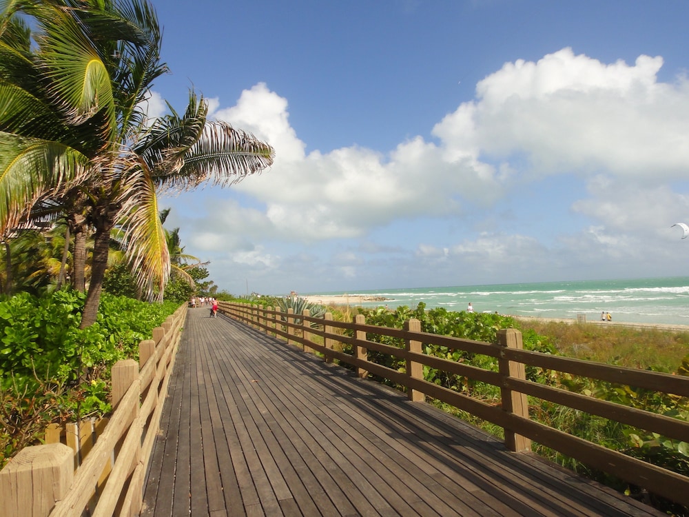 Red South Beach Hotel - photo 26
