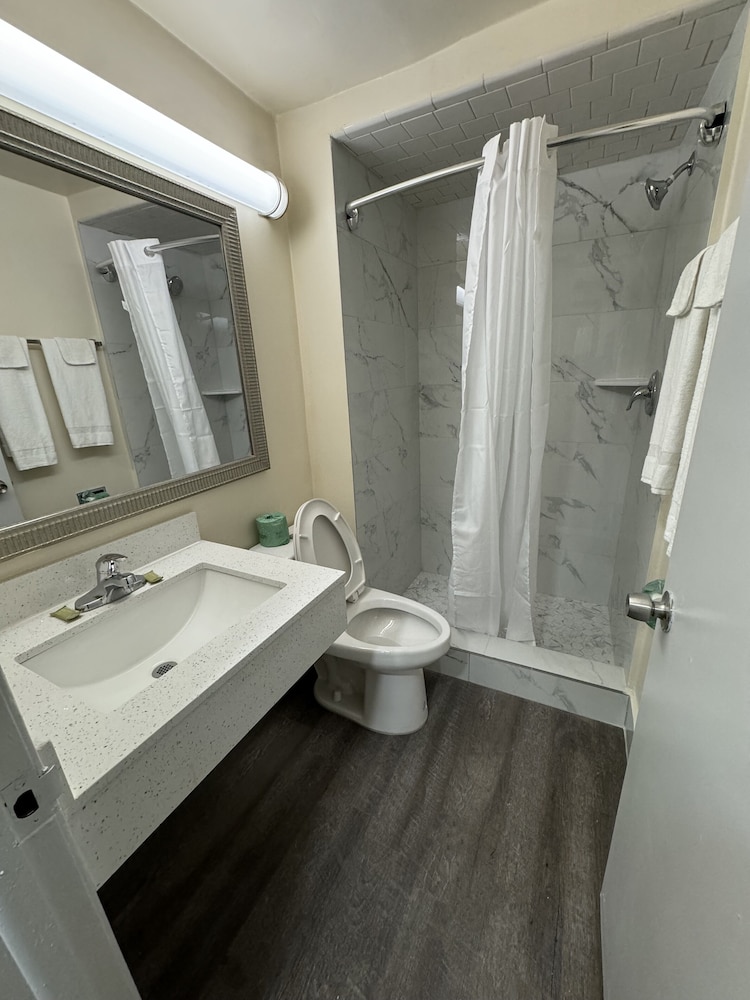 James River Inn & Suites - photo 20