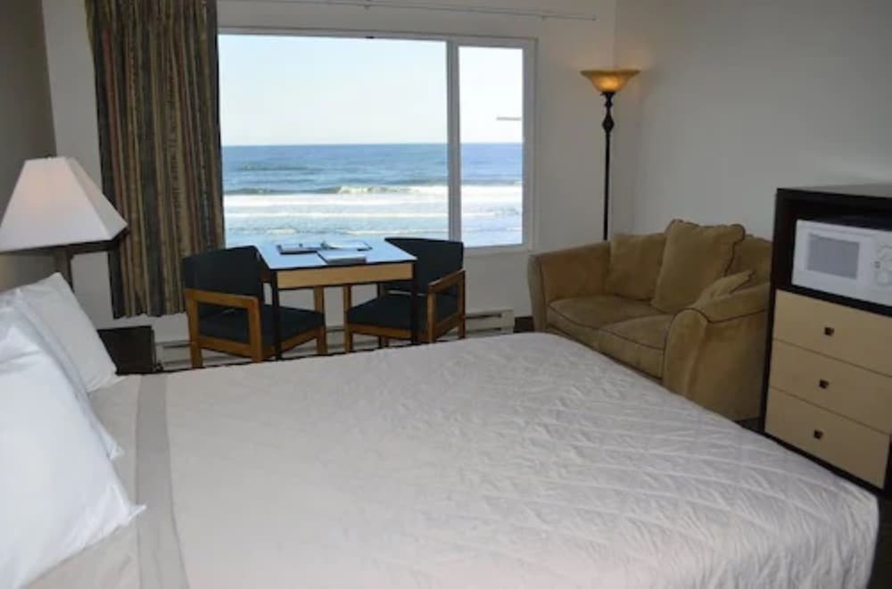Sailor Jack's Oceanfront Inn - photo 4