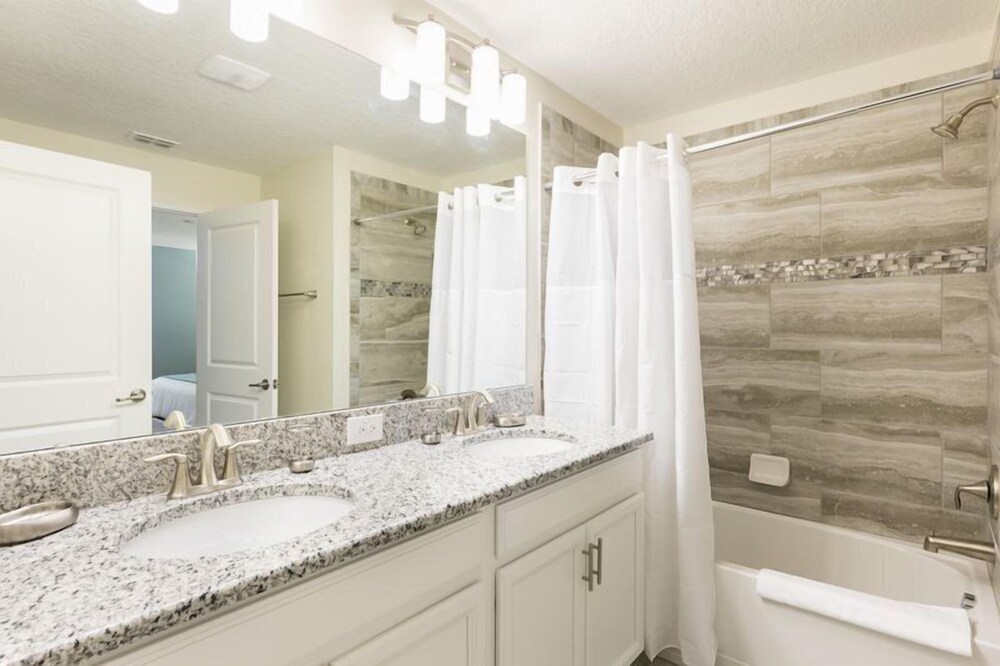 ChampionsGate 4BR Townhome Davenport - photo 14