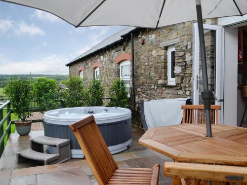 Sgubor Llwyndu — 5-Star Luxury Hotel in Betws, United Kingdom