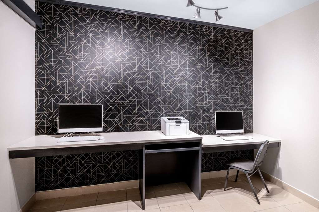 La Quinta Inn & Suites by Wyndham Roswell - photo 39