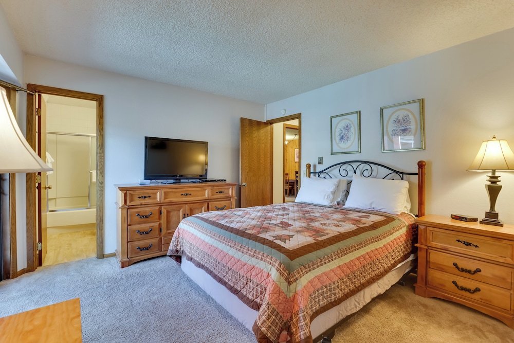 Mtn Condo w Ski Locker & Pools 3 Mi to Resort - photo 7