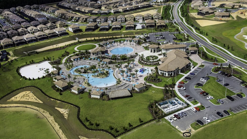 Spacious 6BR w Pool SPA With a Stunning Green View - photo 19