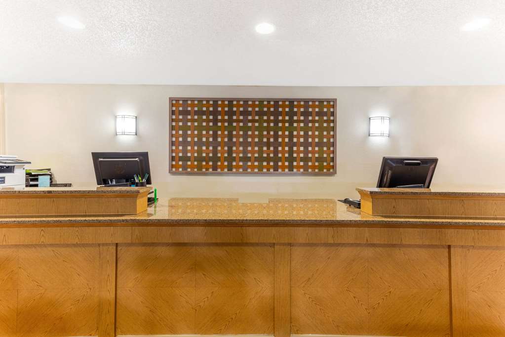 La Quinta Inn & Suites by Wyndham Redding - photo 5