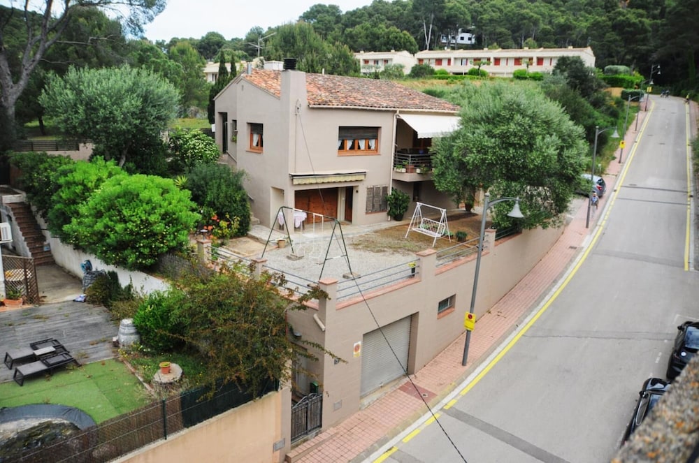 Masso in Llafranc With 3 Bedrooms and 1 Bathrooms in Palafrugell, Spain