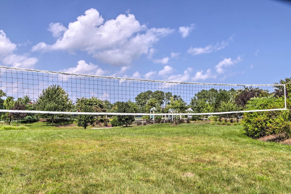 Resort Amenities & Screened Porch: Ocean View Home - photo 35