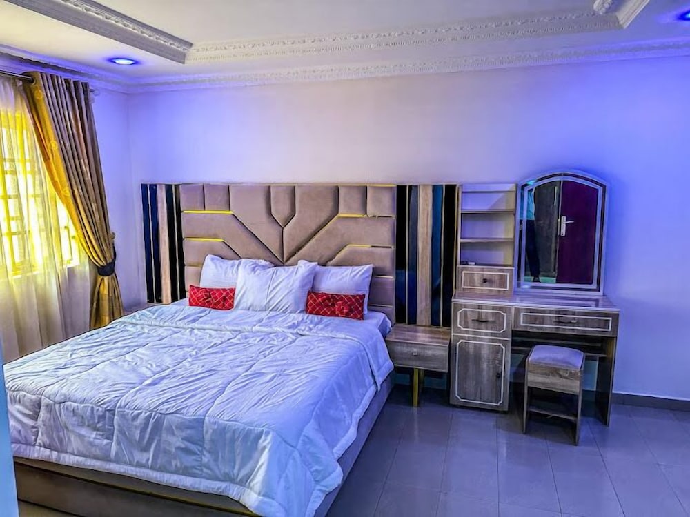 California Apartment — 4-Star Luxury Hotel in Abuja, Nigeria