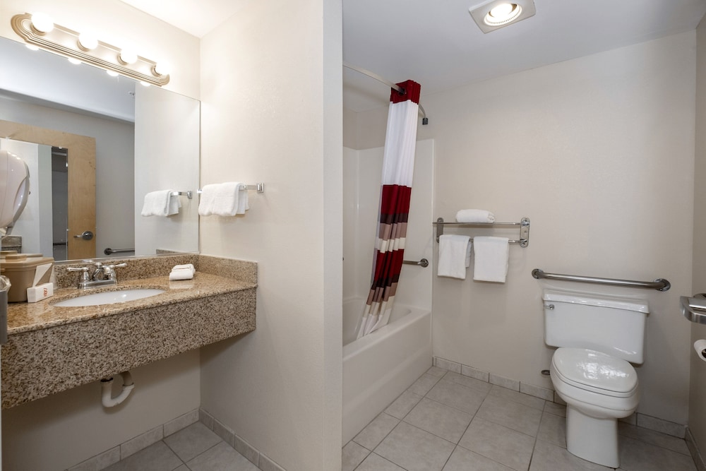 Red Roof Inn Clifton Park - photo 31