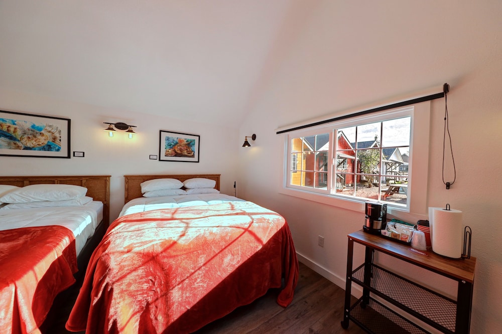 Seaview Motel & Cottages - photo 13