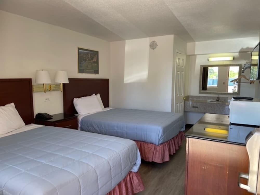 Farmington Inn - photo 19