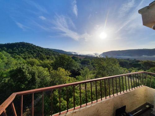 Residence Le Cezanne Vue Panoramique Climatisee in Greoux-Les-Bains, France
