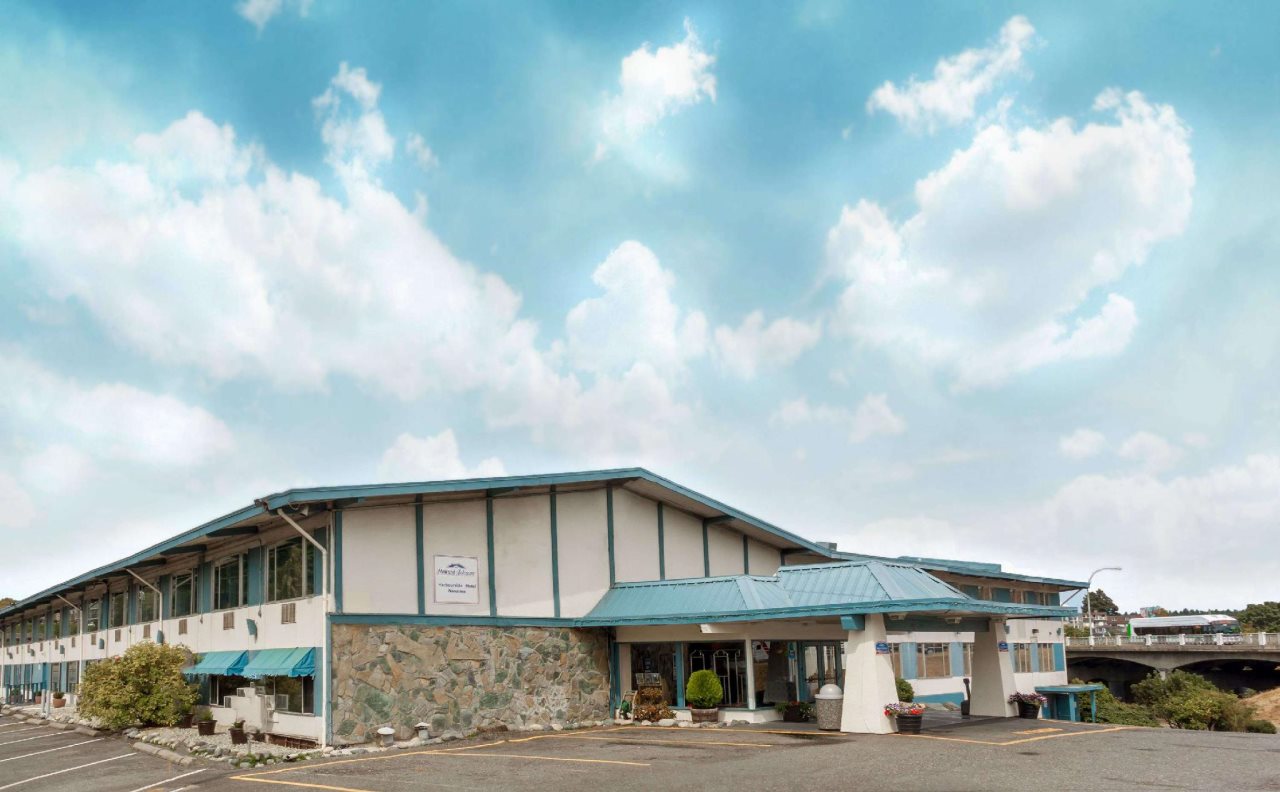 Howard Johnson Hotel Nanaimo Harbourside - carbon neutral hotel in Nanaimo