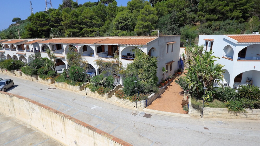 Holiday Home for 5 People 200 Meters From the sea and Free Wi fi — 4-Star Luxury Hotel in Valderice, Italy