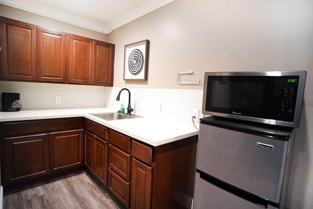Anaheim Executive Inn & Suites - photo 60