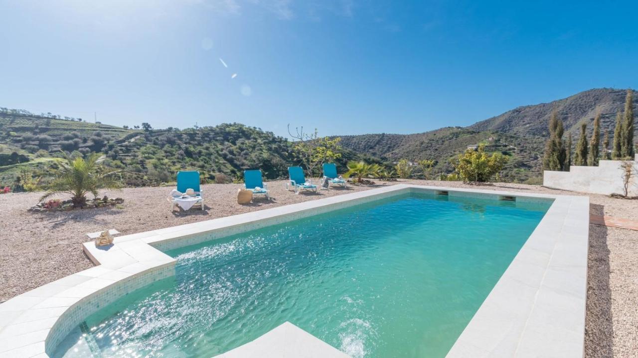Casa La Fuente PintA Arenas by Ruralidays — 4-Star Luxury Hotel in Arenas, Spain