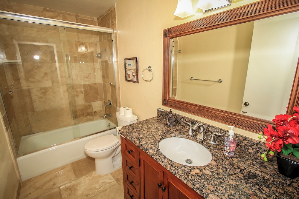 Summit Getaway Condo Affordable and ideally located Wood burning fireplace Walk to Ski Resort - photo 19