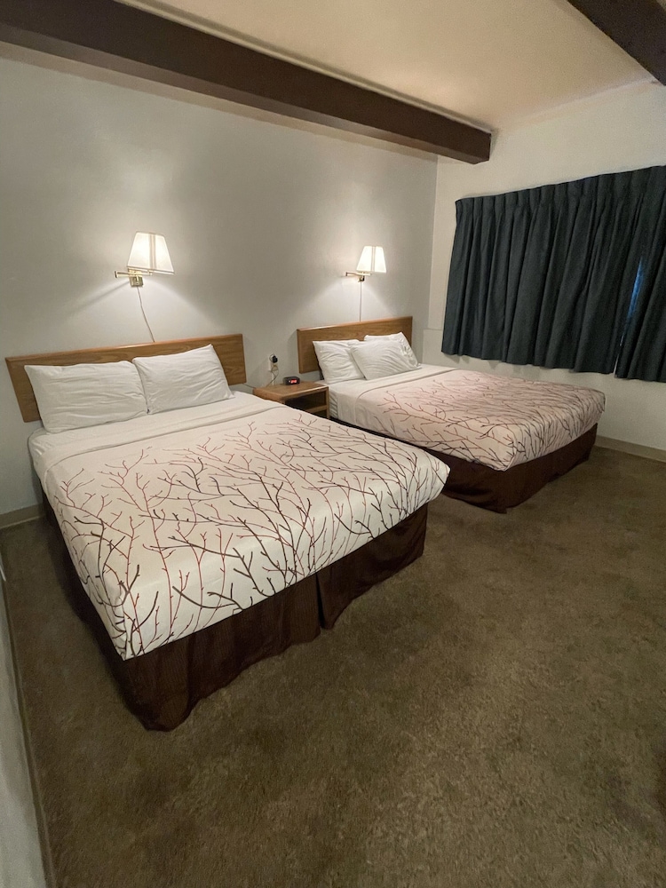The Mid Town Motel - photo 6