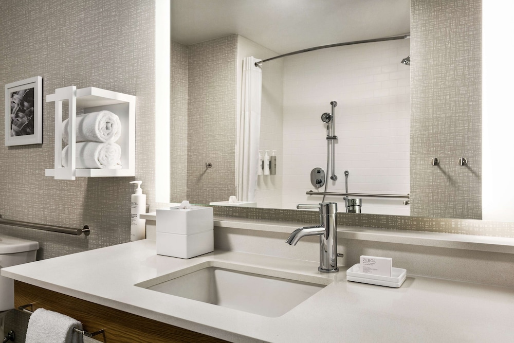 Hampton Inn & Suites San Mateo San Francisco Airport - photo 20