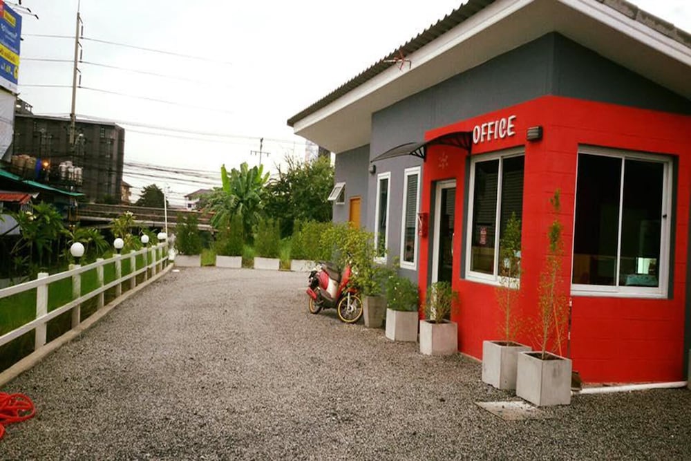 Love Box Resort in Samut Prakan, Thailand