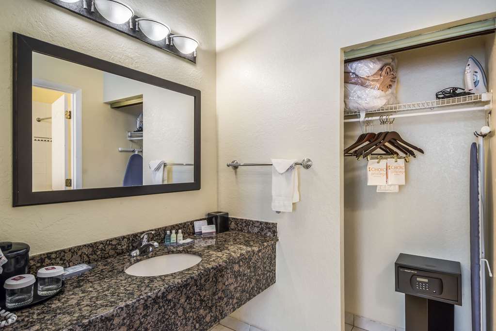 Clarion Inn & Suites Central Clearwater Beach - photo 29