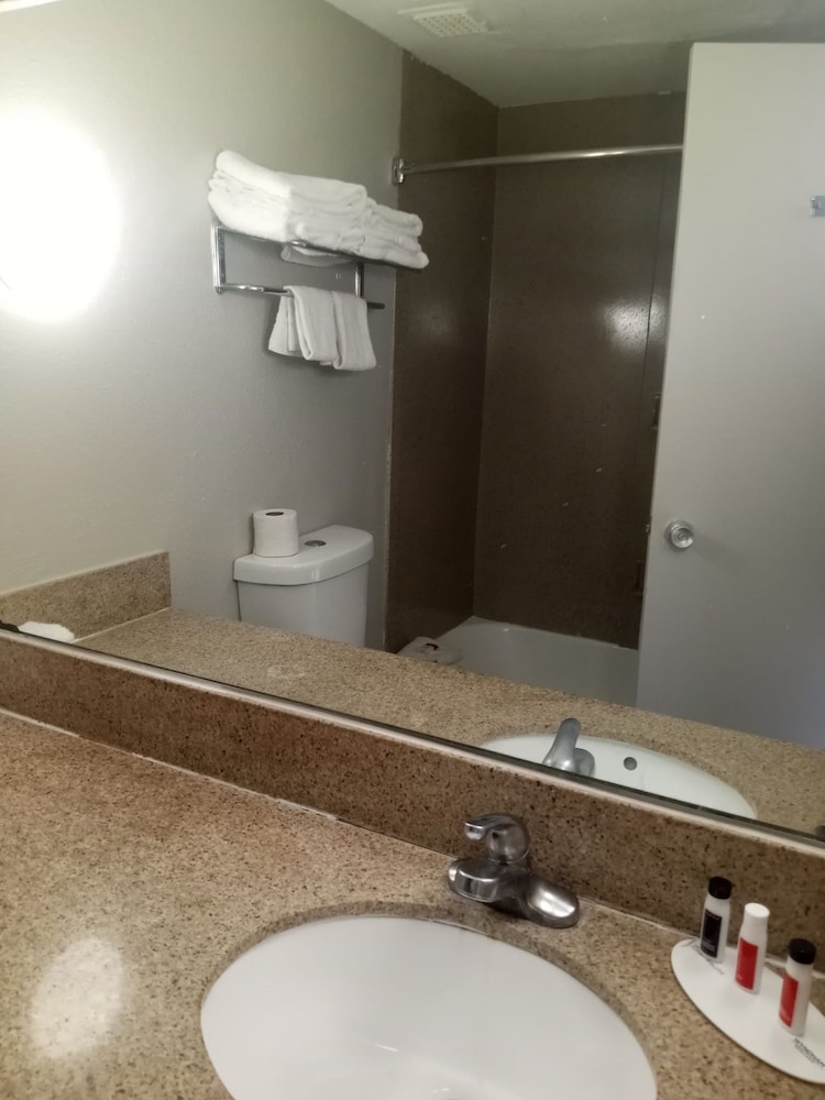Travelodge by Wyndham Petersburg - photo 15