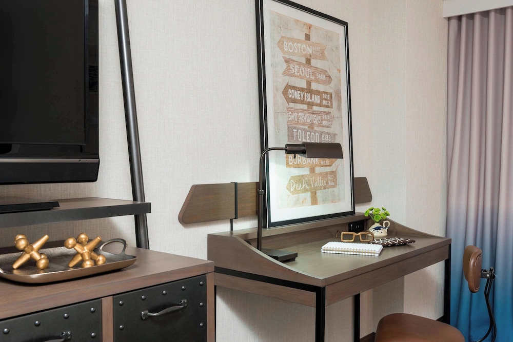 Renaissance Toledo Downtown Hotel - photo 22