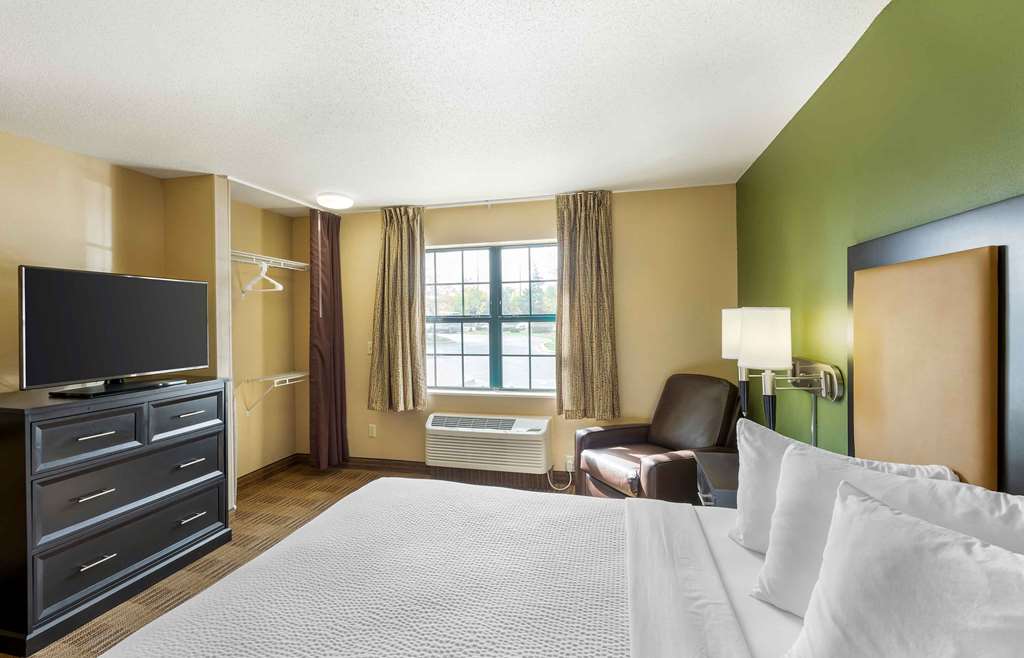 Extended Stay America Select Suites Milwaukee Waukesha - photo 9