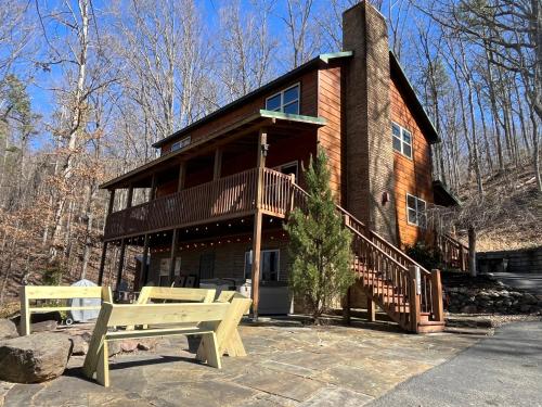 Great Expectations Hot Tub Outdoor Space Games — 4-Star Luxury Hotel in Sevierville, United States