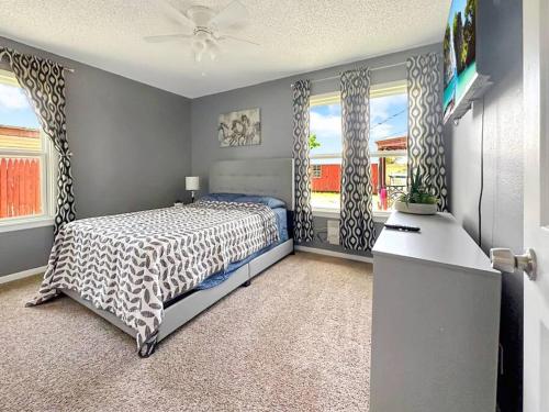 Yellow Texas Star House blocks from Goodfellow AFB — 4-Star Luxury Hotel in San Angelo, United States