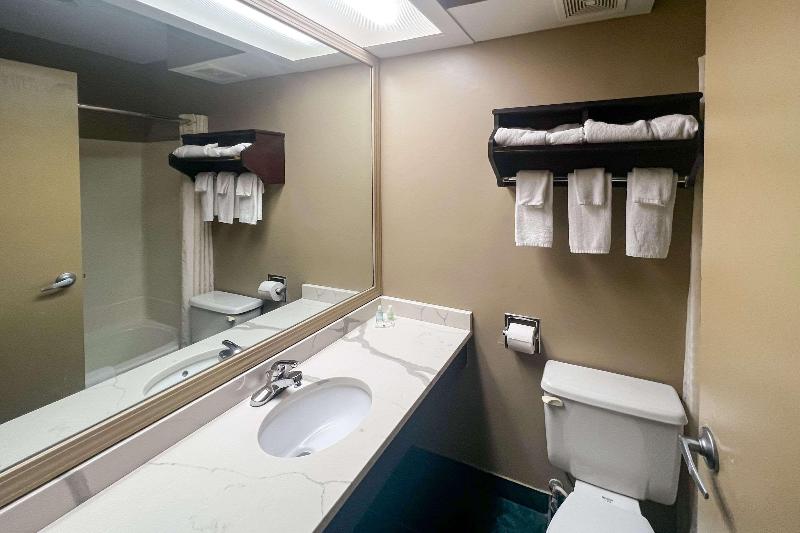 Days Inn by Wyndham Muskegon - photo 65