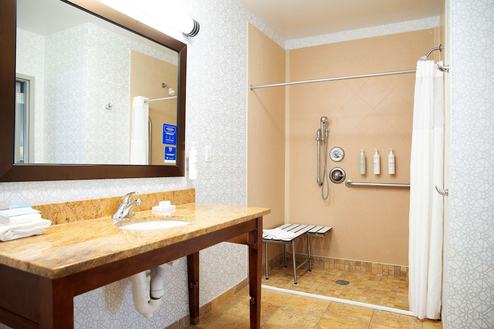 Hampton Inn & Suites Jacksonville - photo 36