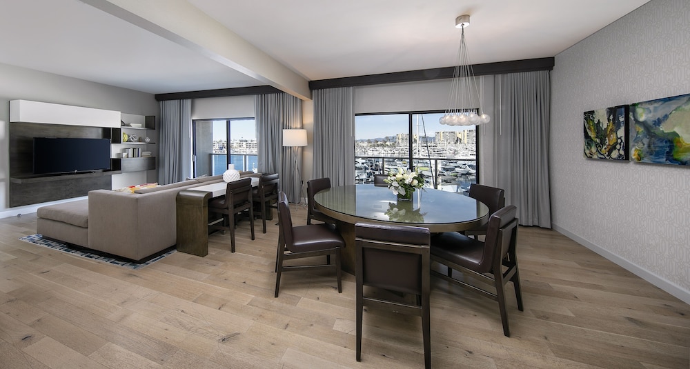 Marina del Rey Hotel - photo 17