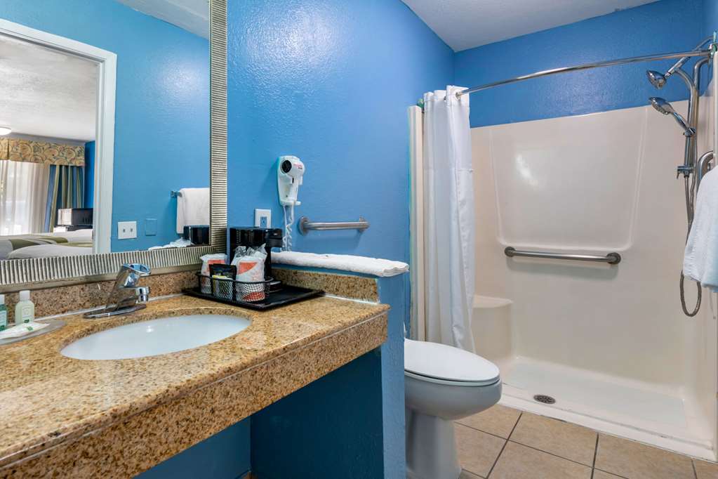 Quality Inn Sarasota North Near Lido Key Beach - photo 9