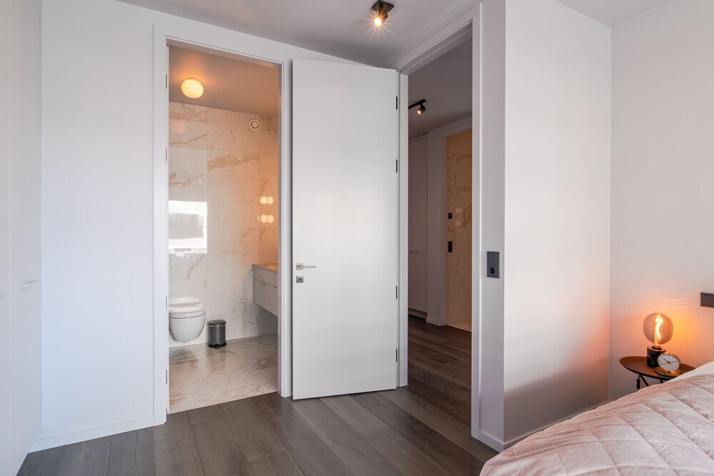 Ocean Breeze Luxury Apartment
