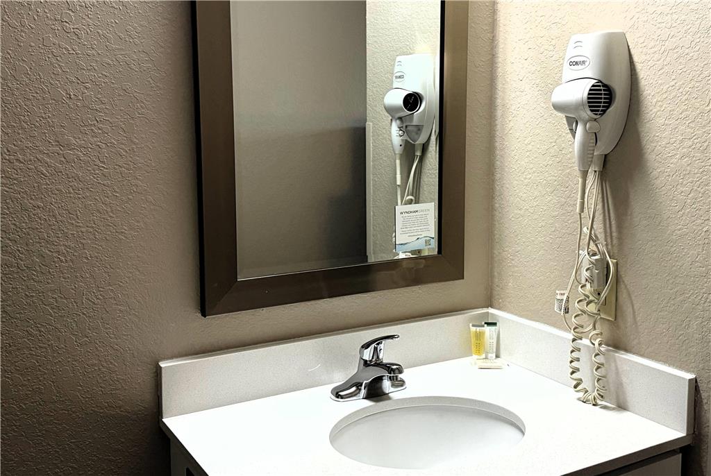 Super 8 by Wyndham Gas City Marion Area - photo 19