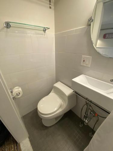 The Clarendon House - photo 14