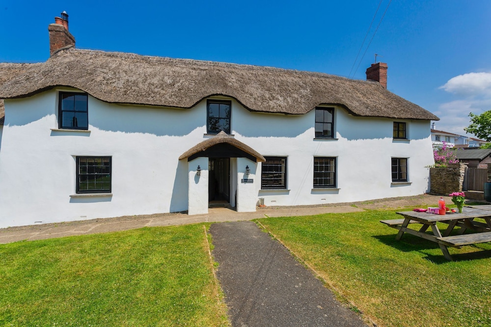Poyers Farmhouse — 4-Star Luxury Hotel in Braunton, United Kingdom