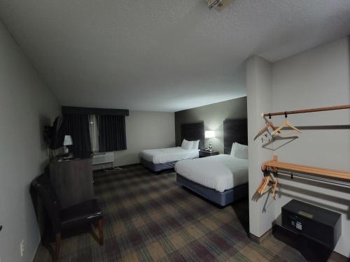 Baymont Inn Baldwin - photo 9