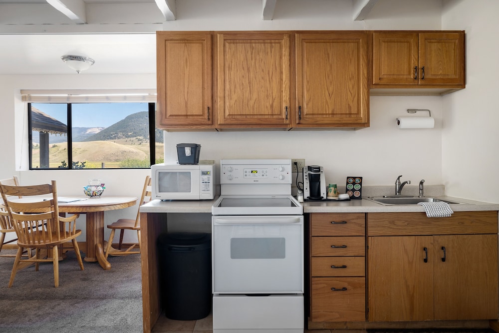 Elk Refuge Inn - photo 43