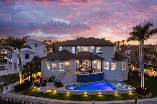 Luxury Waterfront 4Br Private Heated Pool Hot Tub in Saint Pete Beach, United States