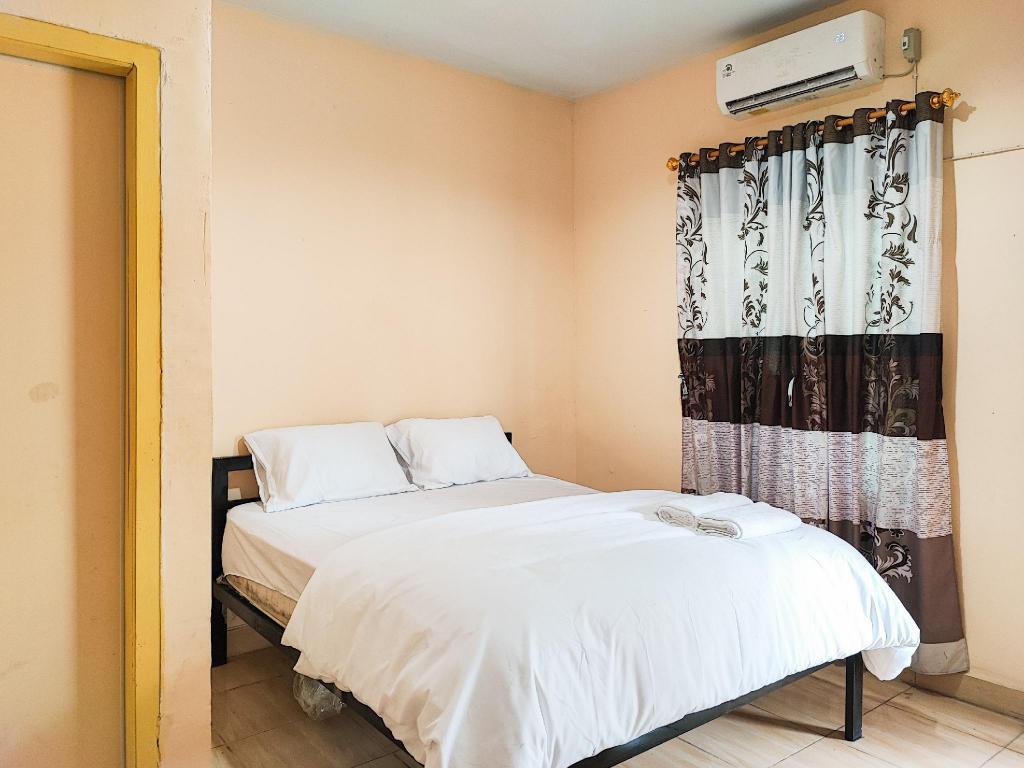 RedDoorz Syariah near Terminal Alam Barajo Jambi in Jambi City, Indonesia