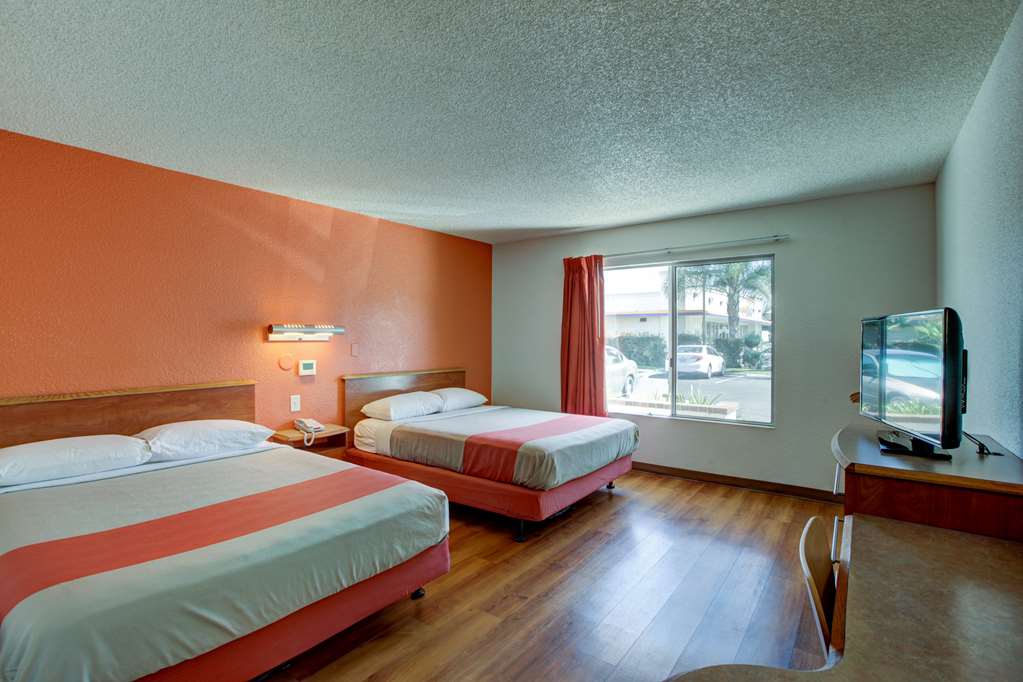 Motel 6 Irvine Orange County Airport - photo 12