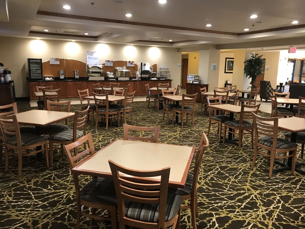 Holiday Inn Express Syracuse Fairgrounds by IHG - photo 41