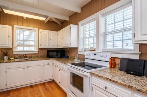 Coastal Breeze by Oak Island Accommodations - photo 21