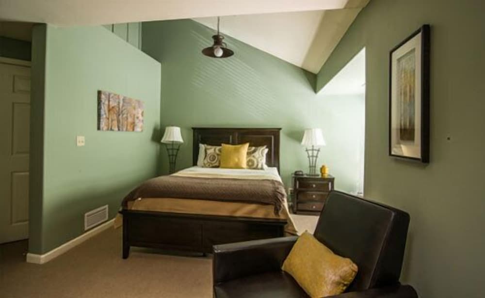 The Inn Above Oak Creek - photo 9